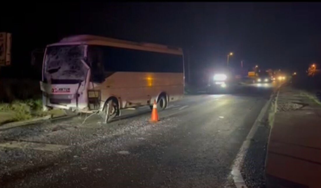 Tekirdağ'ın Çerkezköy ilçesinde iki servis aracının çarpışması sonucu 8 işçi