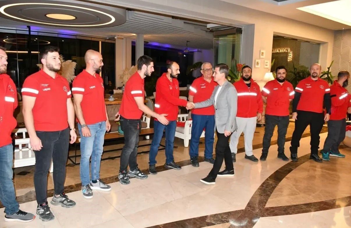 Çeşme'de faaliyet gösteren YEAK Arama Kurtarma Derneği, AFAD akreditasyonunu başarıyla