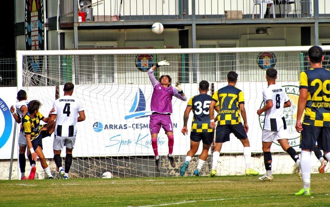 İzmir Süper Amatör Lig E Grubu'ndaki derbide Çeşme Belediyespor, İmren