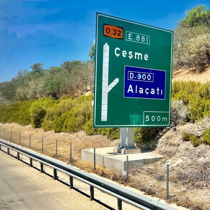 Çeşme'de meydana gelen motosiklet kazasında, 16 yaşındaki M.C.N. kontrolü kaybedip