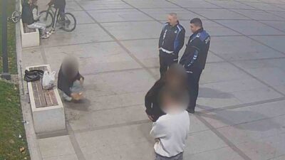 İnegöl'de gençlerin çevre kirliliği oluşturması üzerine İnegöl Belediyesi, temizlik yaptırdı