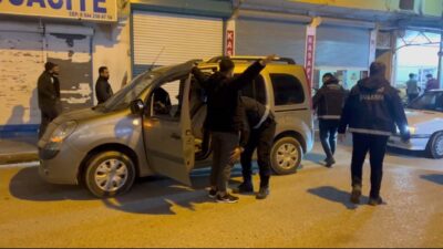 Ceylanpınar'da yapılan Huzur-63 asayiş uygulamasında, 70 polis ile 577 kişi