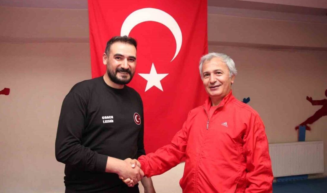 Milli Takım Antrenörü Ekrem Keskin, Oltu'daki spor salonunda 25 yıl