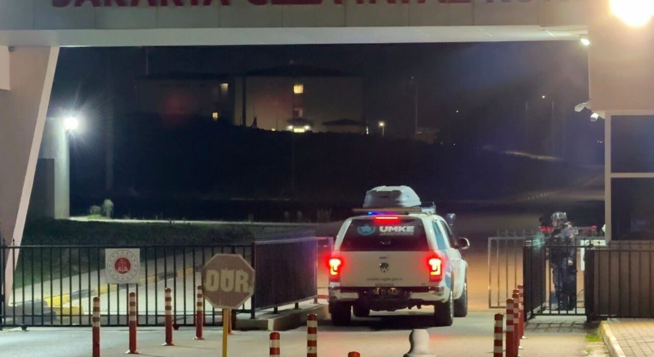 Sakarya'nın Ferizli ilçesindeki açık ceza infaz kurumunda akşam yemeğinden sonra