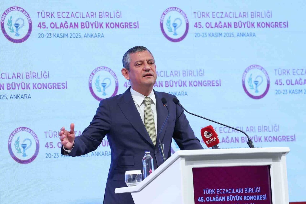 CHP Genel Başkanı Özgür Özel, Türk Eczacıları Birliği Kongresi'nde adil