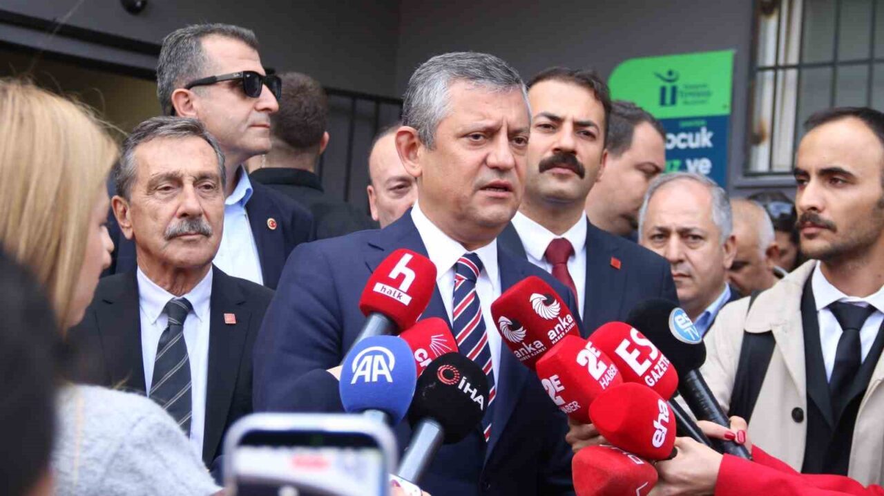 CHP Genel Başkanı Özgür Özel, Eskişehir'de Ferdi Zeyrek Yaşam Merkezi’nin