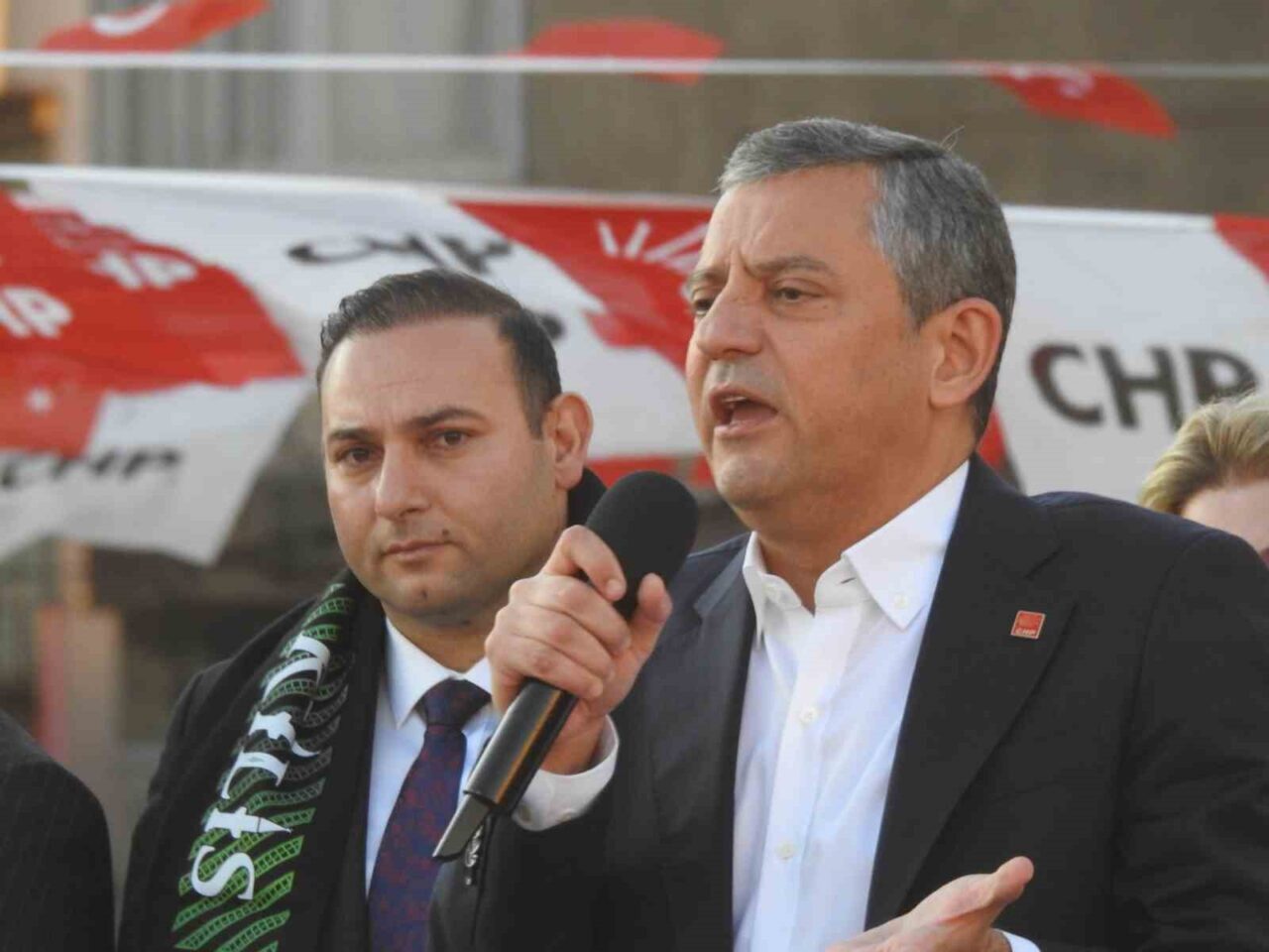 CHP Genel Başkanı Özgür Özel, Kilis'teki mitingde, emekli maaşlarının eridiğini