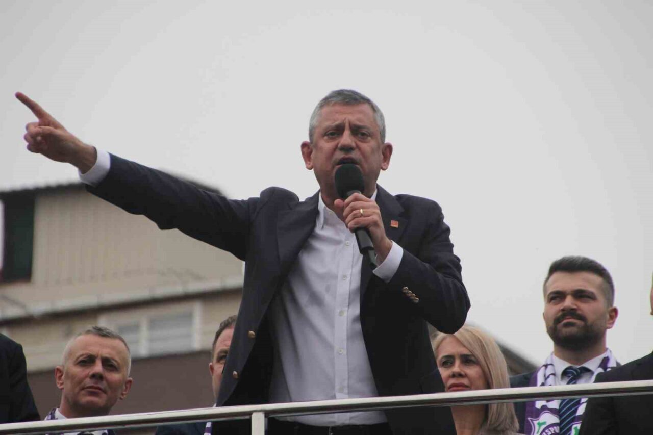 CHP Genel Başkanı Özgür Özel, Ordu'daki mitingde İtalyan Ferrero firmasını