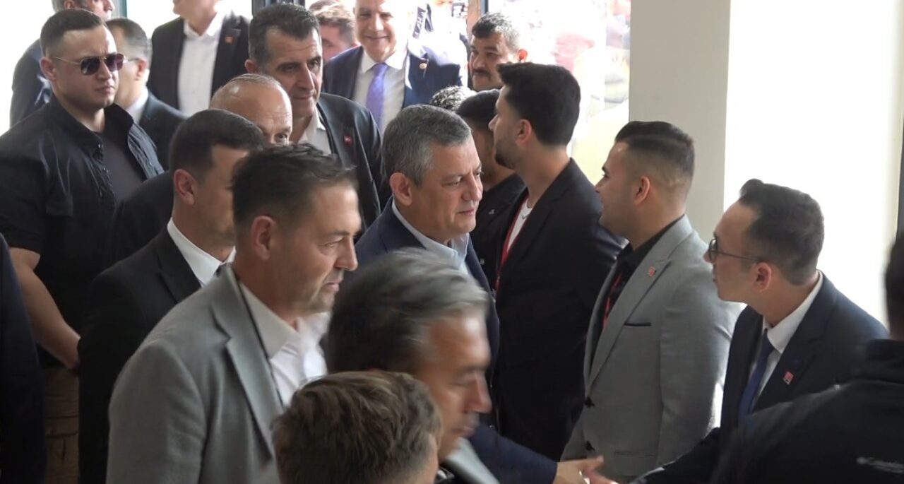 CHP Genel Başkanı Özgür Özel, Kilis'te partisinin il başkanlığını ziyaret