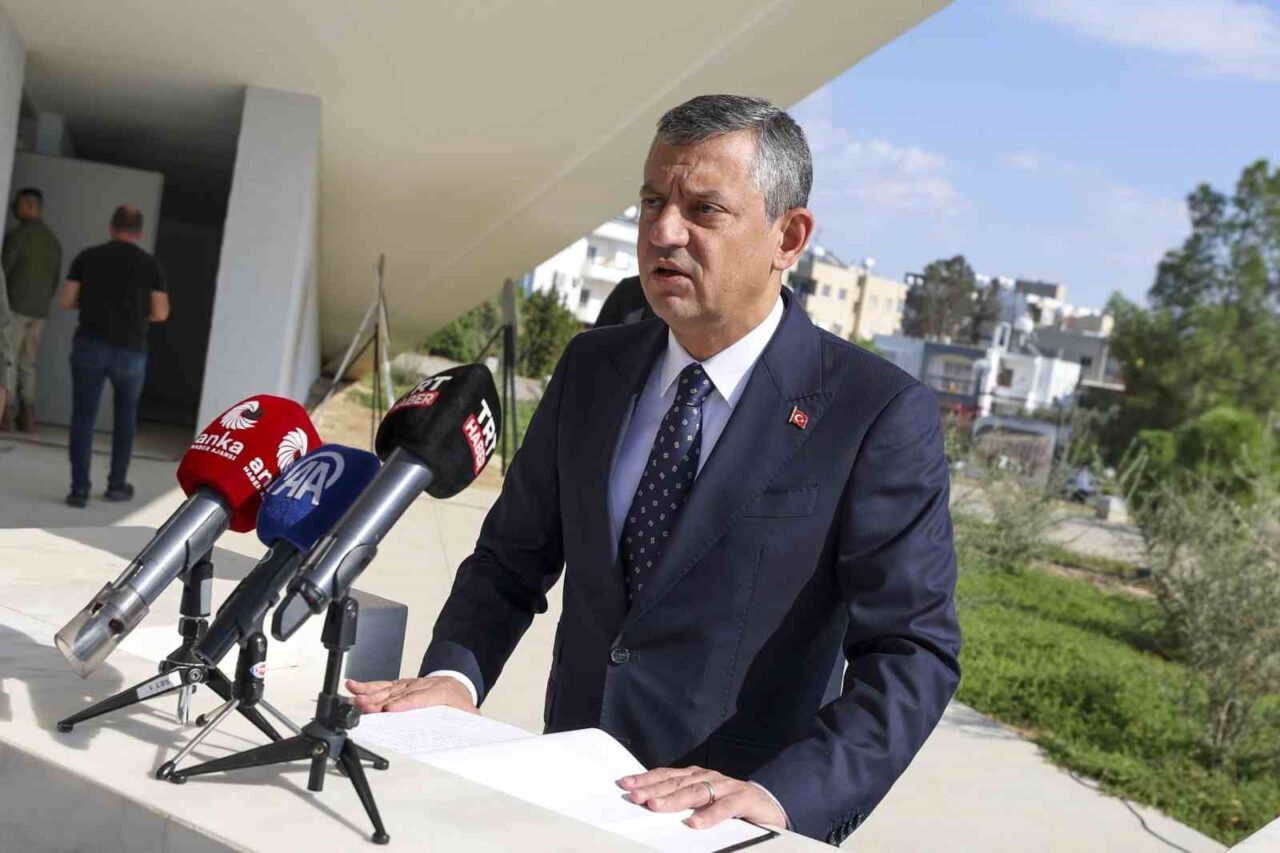 CHP Genel Başkanı Özgür Özel, KKTC’ye gerçekleştirdiği ziyaret sırasında Dr.