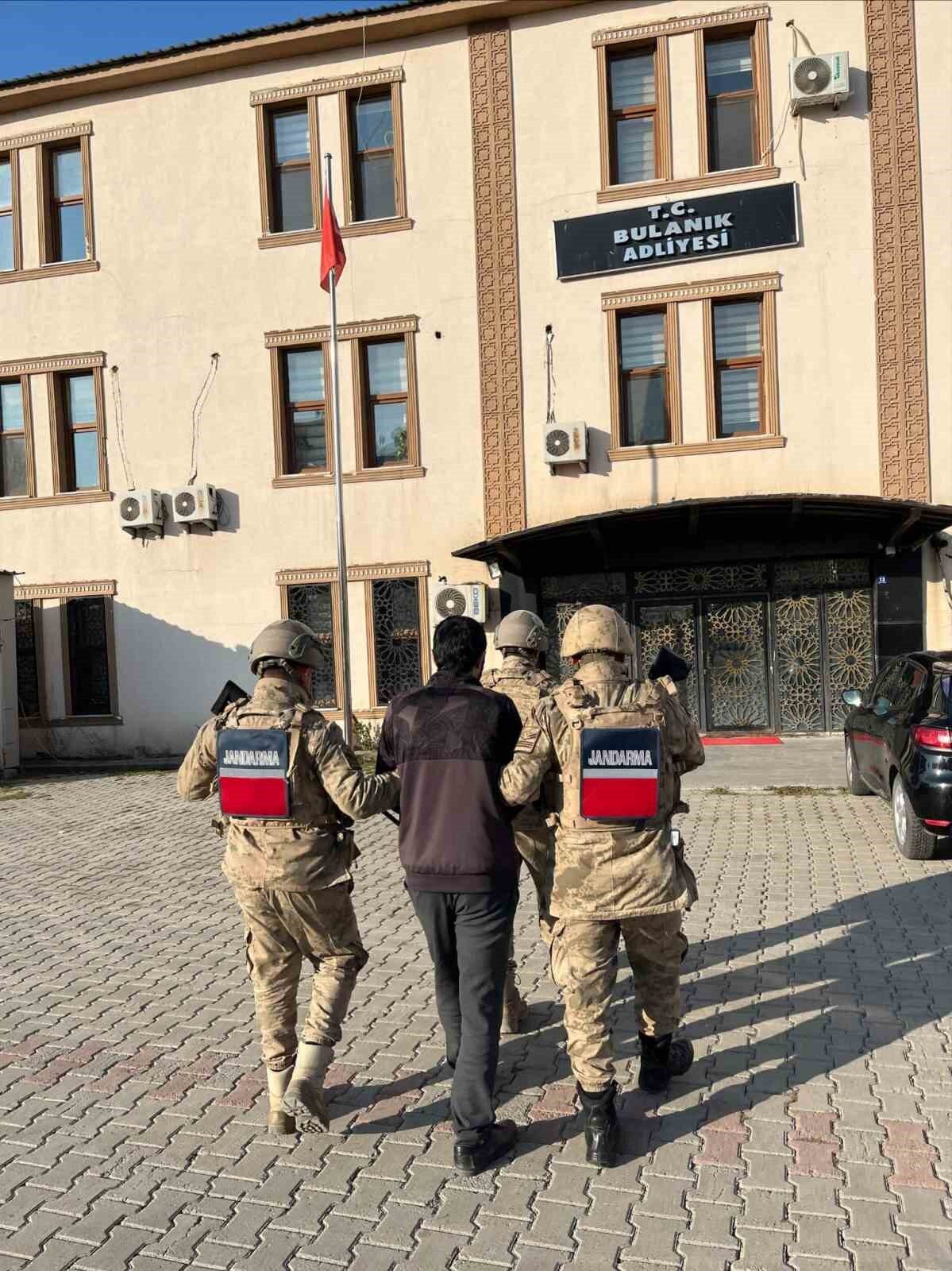 Muş'ta Jandarma Komutanlığı ekipleri, "cinsel taciz" suçundan 4 yıl 6