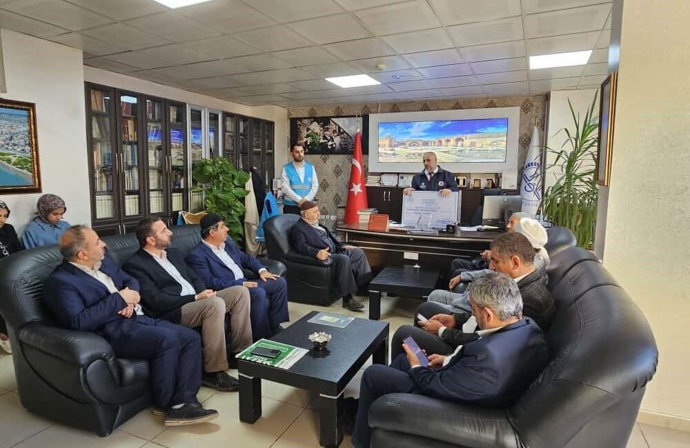 Cizre’de düzenlenen hayır çarşısıyla Gazze’ye 1,5 milyon lira bağış yapıldı Cizre'de düzenlenen hayır çarşısında 1 milyon 500 bin lira toplandı.