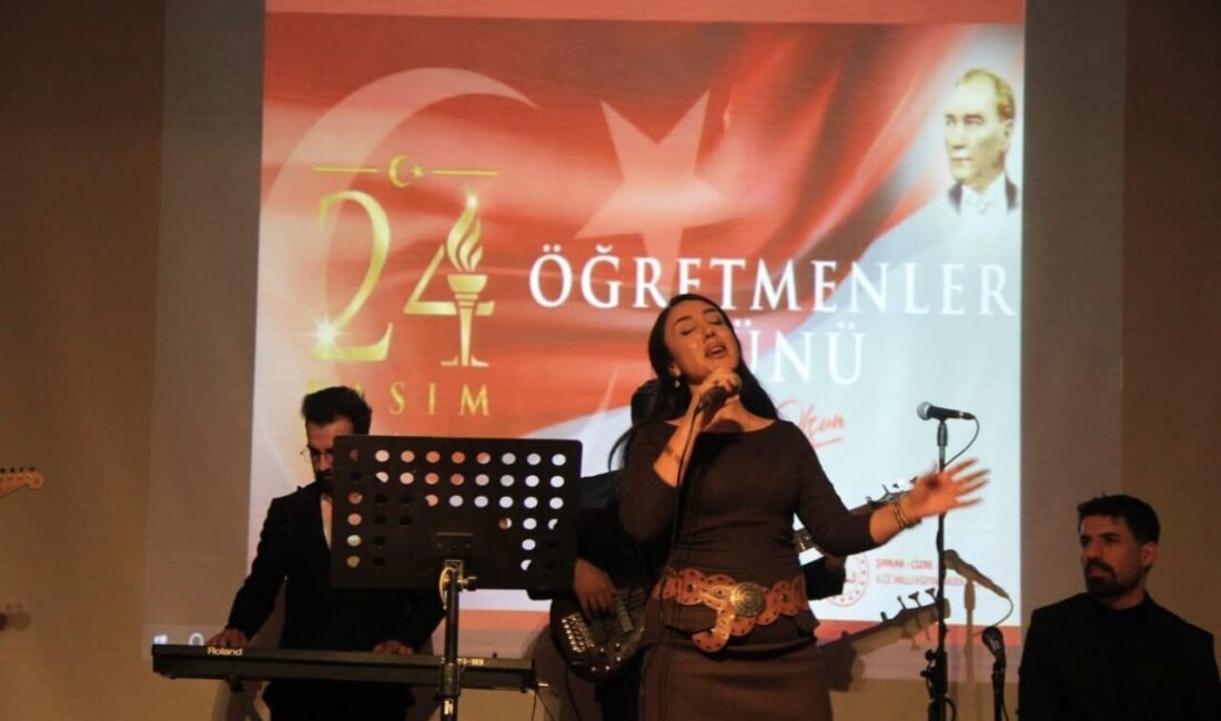 Cizre'de 24 Kasım Öğretmenler Günü, Atatürk büstüne çelenk bırakılmasıyla başladı.