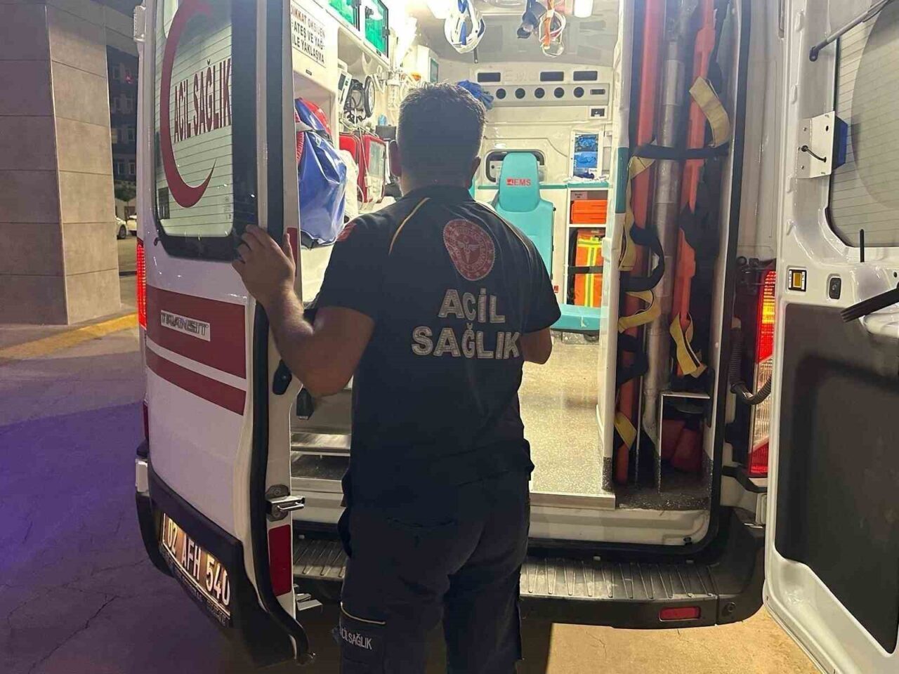 Adıyaman'da 35 yaşındaki K.G., nedeni bilinmeyen bir sebeple çok sayıda