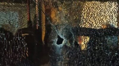 Malatya'nın Başharık Mahallesi'nde, trafikte yaşanan bir tartışma sonrası halk otobüsüne