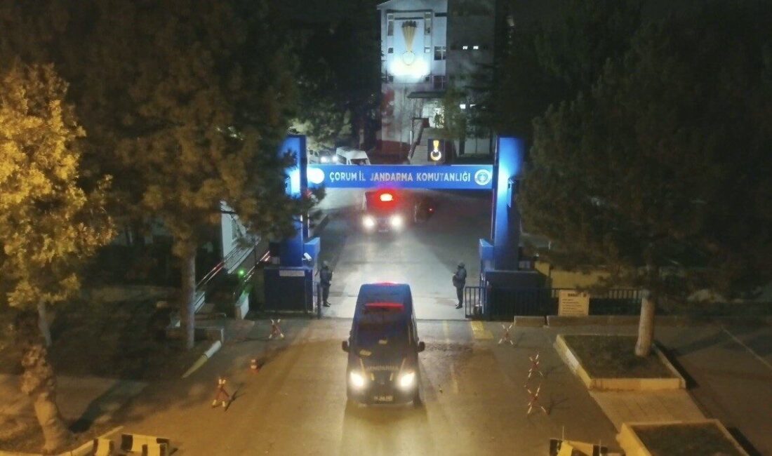 Çorum’da Jandarma Operasyonunda 736 Bin Uyuşturucu Hap Ele Geçirildi, 5 Şüpheli Gözaltına Alındı Çorum'da jandarma, düzenlediği operasyonlarda 736 bin 217 uyuşturucu hap ele