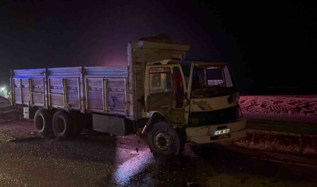 Çorum’da Zincirleme Trafik Kazasında Üç Kişi Yaralandı Çorum'un Sungurlu ilçesinde meydana gelen zincirleme trafik kazasında üç kişi