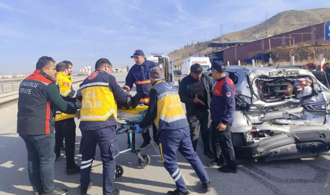 Çorum'un Sungurlu ilçesinde bir cip ile kamyonun çarpışması sonucu 5