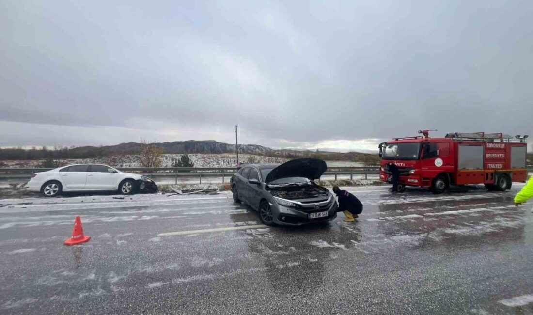 Çorum'da yoğun dolu yağışı, Çorum-Sungurlu karayolunda iki ayrı kazaya yol