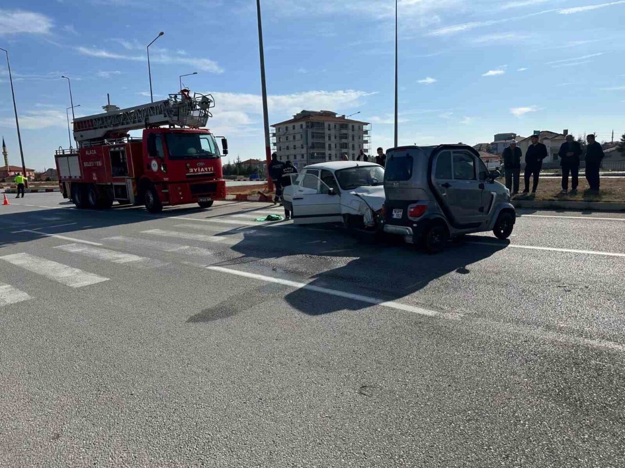 Çorum'un Alaca ilçesinde elektrikli araç ile otomobilin çarpışması sonucu İsmihan