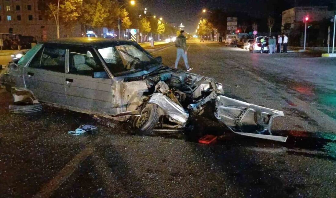 Çorum'da meydana gelen trafik kazasında tır ile otomobil çarpıştı. İ.E.