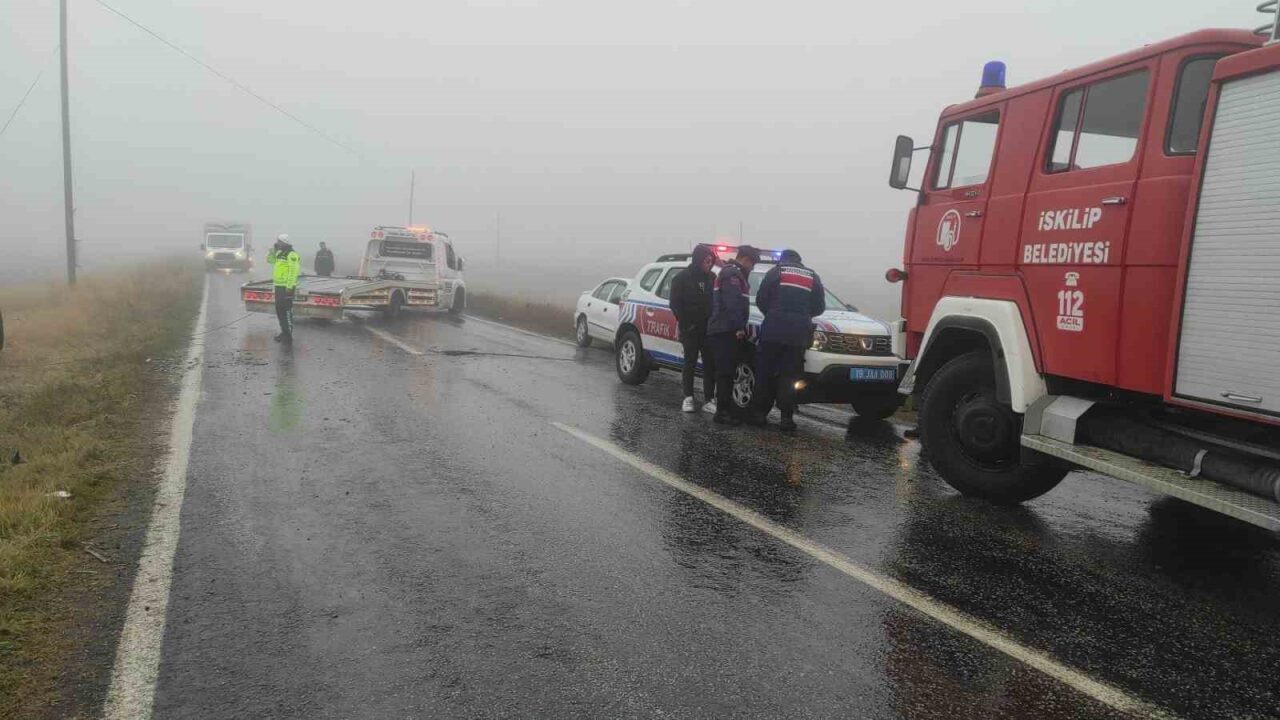 İskilip’te Yoğun Sis Nedeniyle Meydana Gelen Zincirleme Kazada 5 Kişi Yaralandı