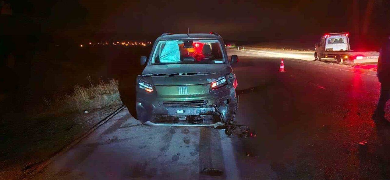 Çorum Alaca’da Dana Çarpması Sonrası Meydana Gelen Zincirleme Trafik Kazasında 3 Kişi Yaralandı