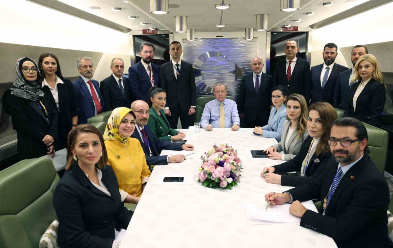 Cumhurbaşkanı Recep Tayyip Erdoğan, Azerbaycan'daki Zafer Günü kutlamasında, Türkiye-Azerbaycan ilişkilerinin