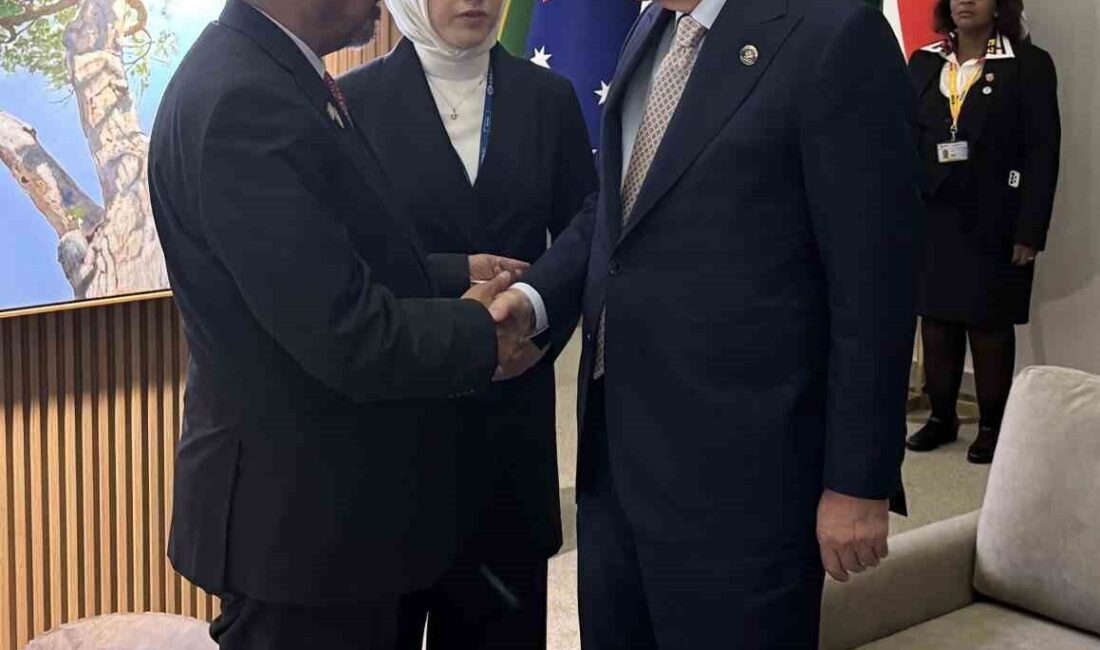 Cumhurbaşkanı Erdoğan, G20 Zirvesi’nde DSÖ Genel Direktörü Tedros Ghebreyesus ile bir araya geldi. Cumhurbaşkanı Recep Tayyip Erdoğan, G20 Zirvesi sırasında Güney Afrika'da Dünya