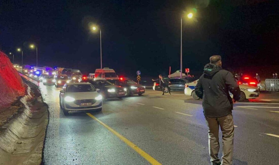 Cumhurbaşkanı Erdoğan, Adıyaman’daki 350 bininci deprem konutu anahtar tesliminin ardından İndere köy evlerini inceledi. Cumhurbaşkanı Recep Tayyip Erdoğan, Adıyaman'da 350 bininci deprem konutunun anahtar