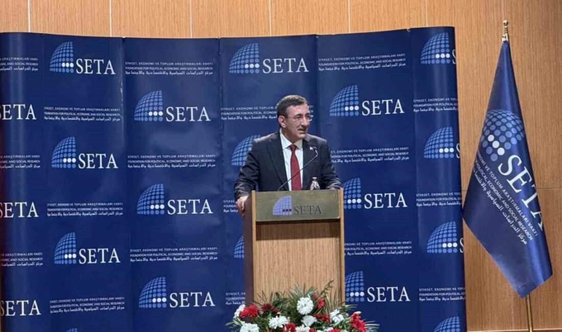 Cumhurbaşkanı Yardımcısı Cevdet Yılmaz, İstanbul'da düzenlenen sempozyumda, gençlere yönelik Aile