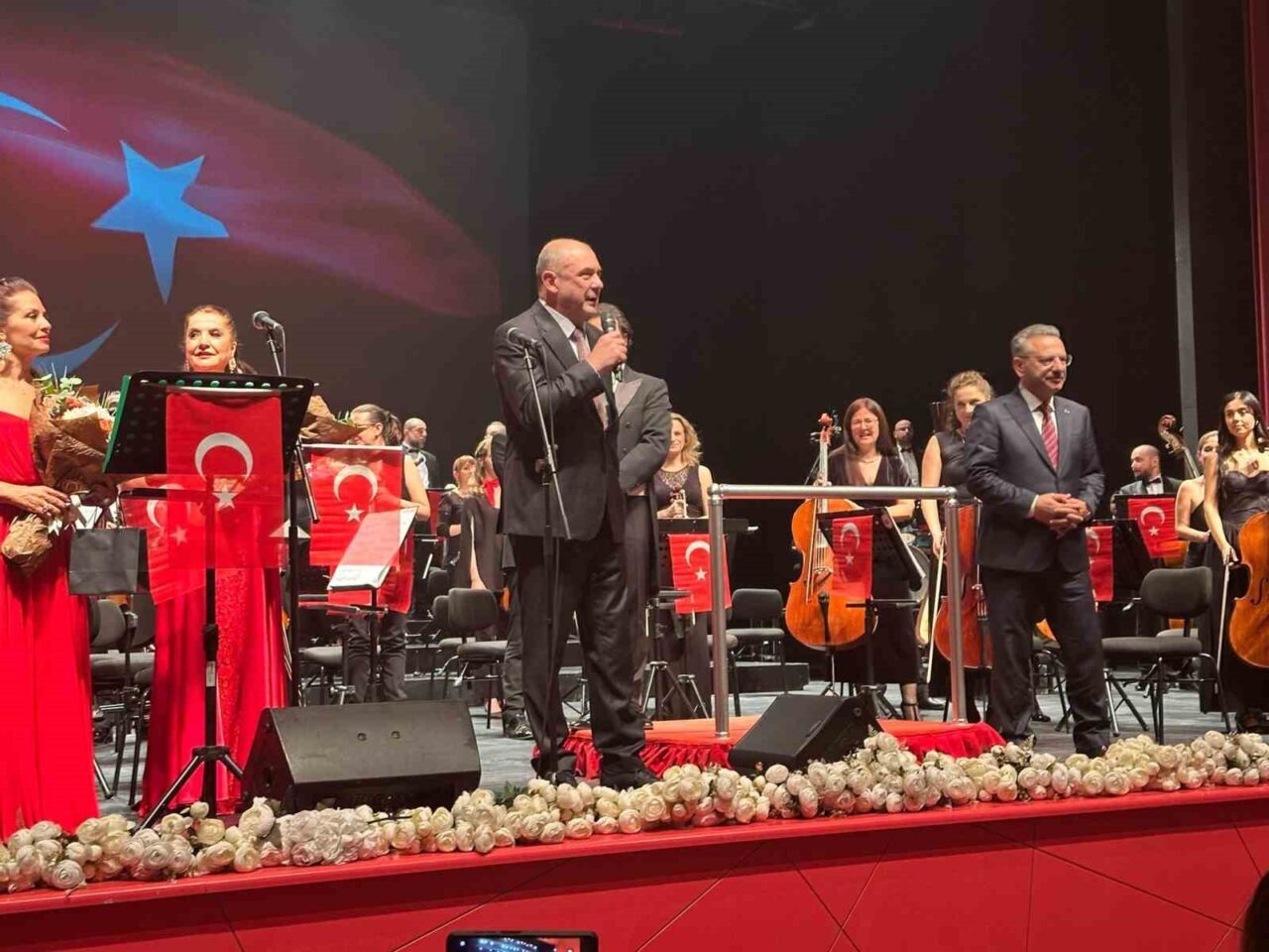 Eskişehir'de, Cumhuriyet Bayramı kapsamında düzenlenen konsere Türkiye Odalar ve Borsalar