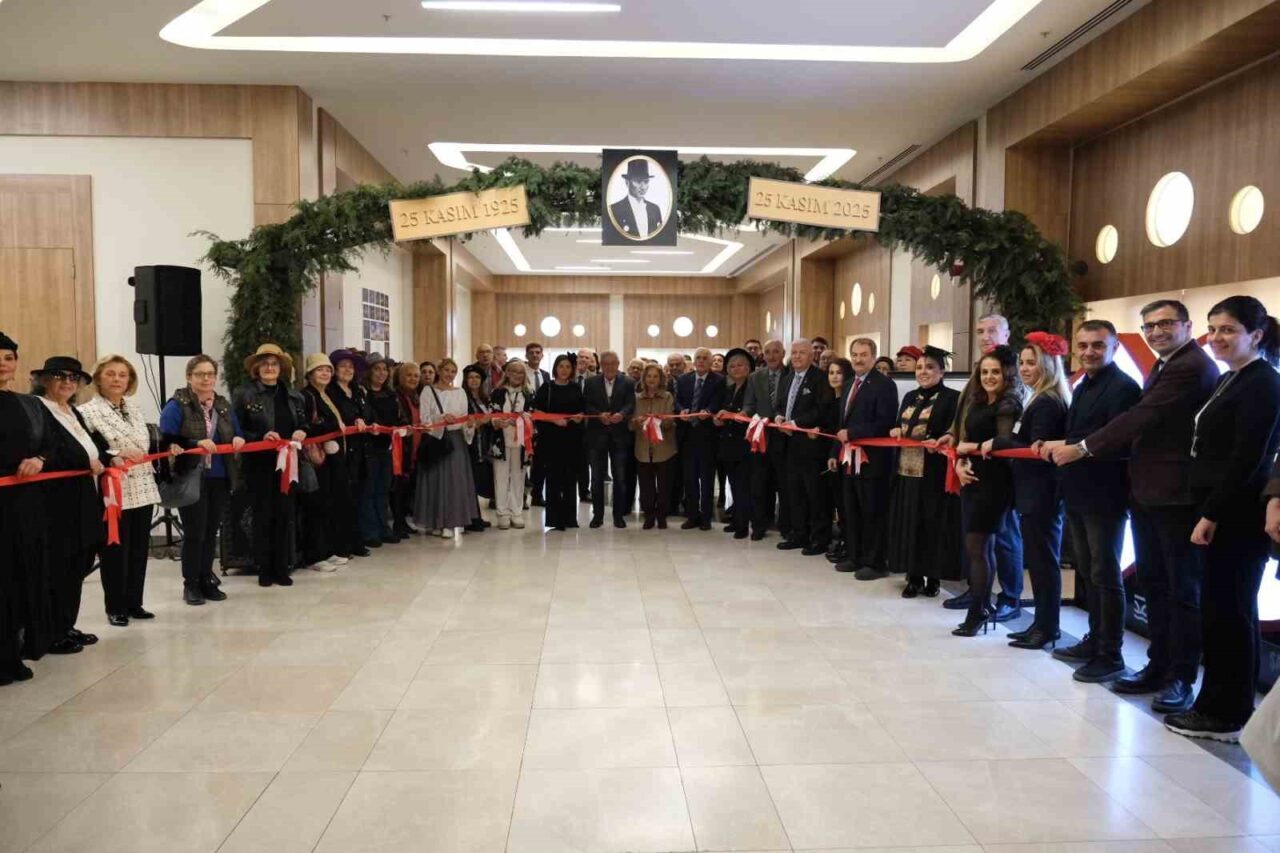 Büyükçekmece Belediyesi, Cumhuriyet Şapkaları Sergisi'ni sanatseverlerle buluşturdu. Seher Danışoğlu'nun küratörlüğündeki