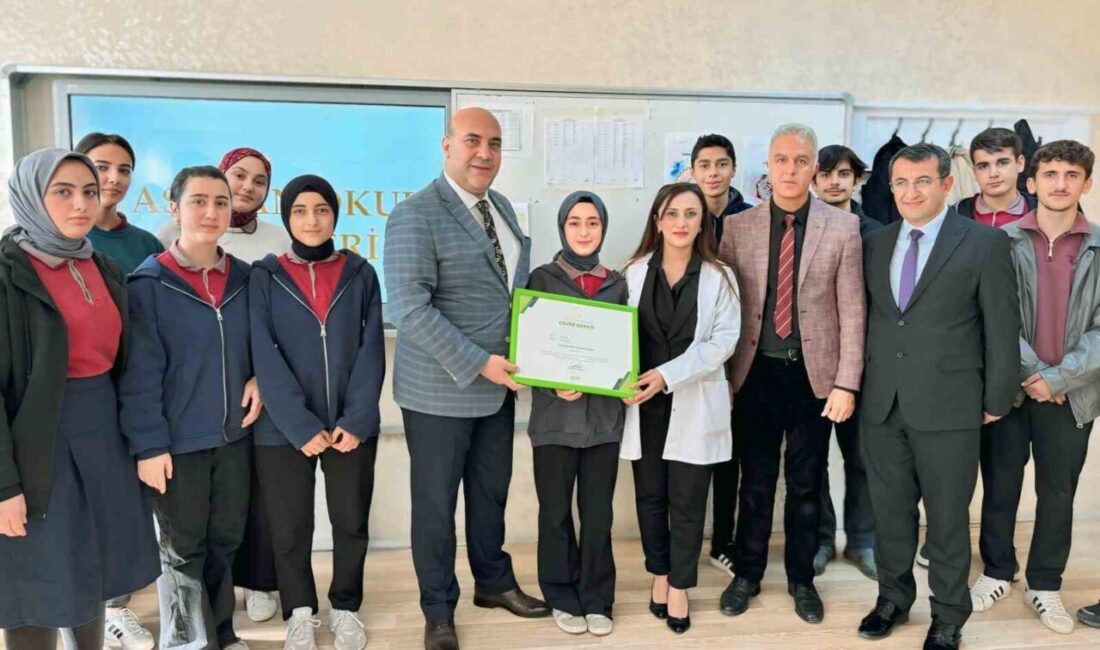 İzzeddin Şir Anadolu Lisesi öğrencileri, Biyoloji Öğretmeni Saniye Kurt öncülüğünde