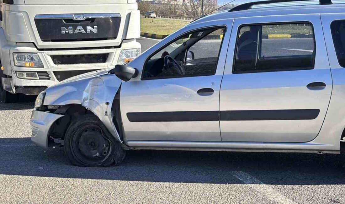 Bolu D-100 Kara Yolunda Tır ile Hafif Ticari Araç Çarpıştı, Trafik Kontrol Altına Alındı Bolu'da D-100 kara yolunda Menekşe A. yönetimindeki hafif ticari araç,