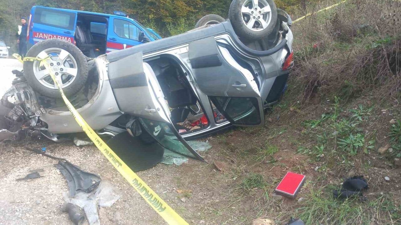 Akyazı’da Şarampole Uçan Otomobil Kazasında İki Kişinin Hayatını Kaybettiği Belirlendi