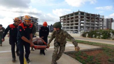 Antalya'nın Konyaaltı ilçesinde Zorbay Ş.G., arkadaşlarıyla çıktığı yürüyüşte fenalaşarak bayıldı.