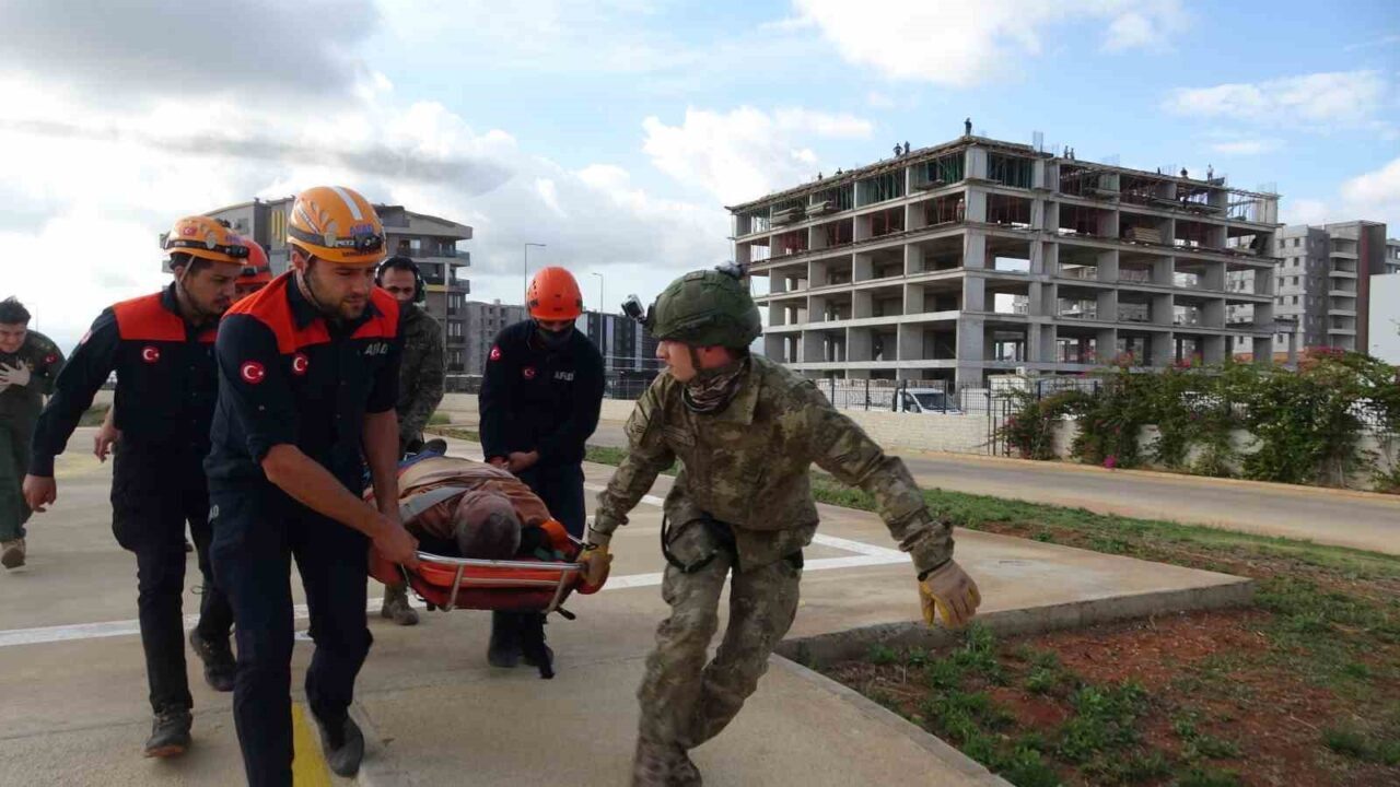 Antalya'nın Konyaaltı ilçesinde Zorbay Ş.G., arkadaşlarıyla çıktığı yürüyüşte fenalaşarak bayıldı.
