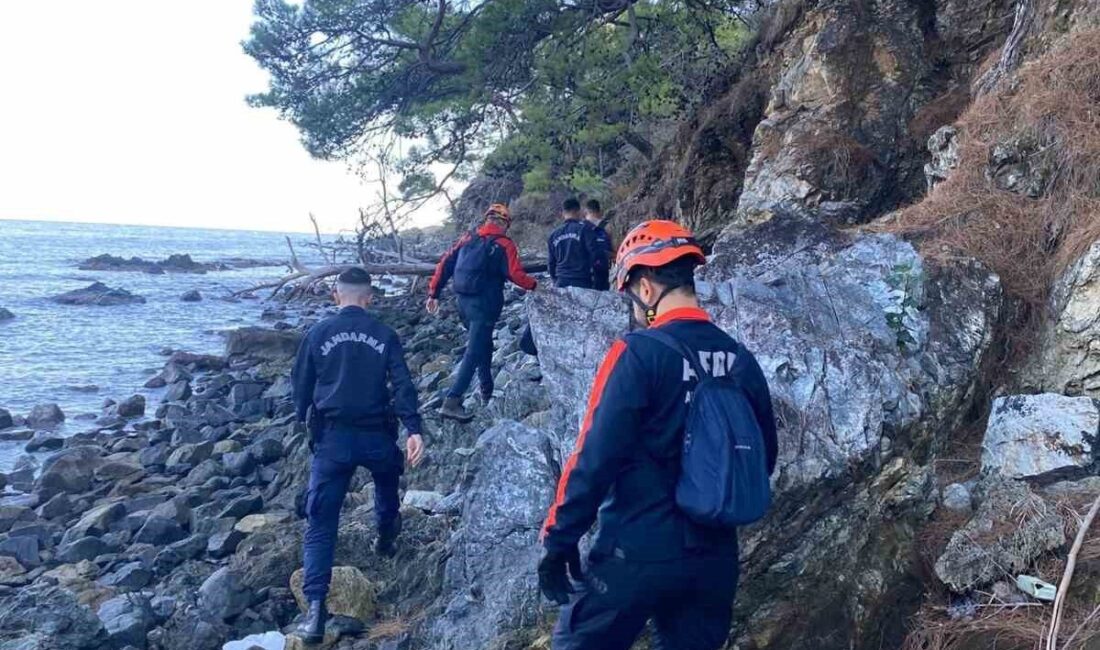 Kemer’de Dağlık Alanda Mahsur Kalan Yürüyüşçü, AFAD ve Jandarma Tarafından Kurtarıldı Antalya'nın Kemer ilçesinde dağlık alanda kaybolan 36 yaşındaki Nazmi Ç.,