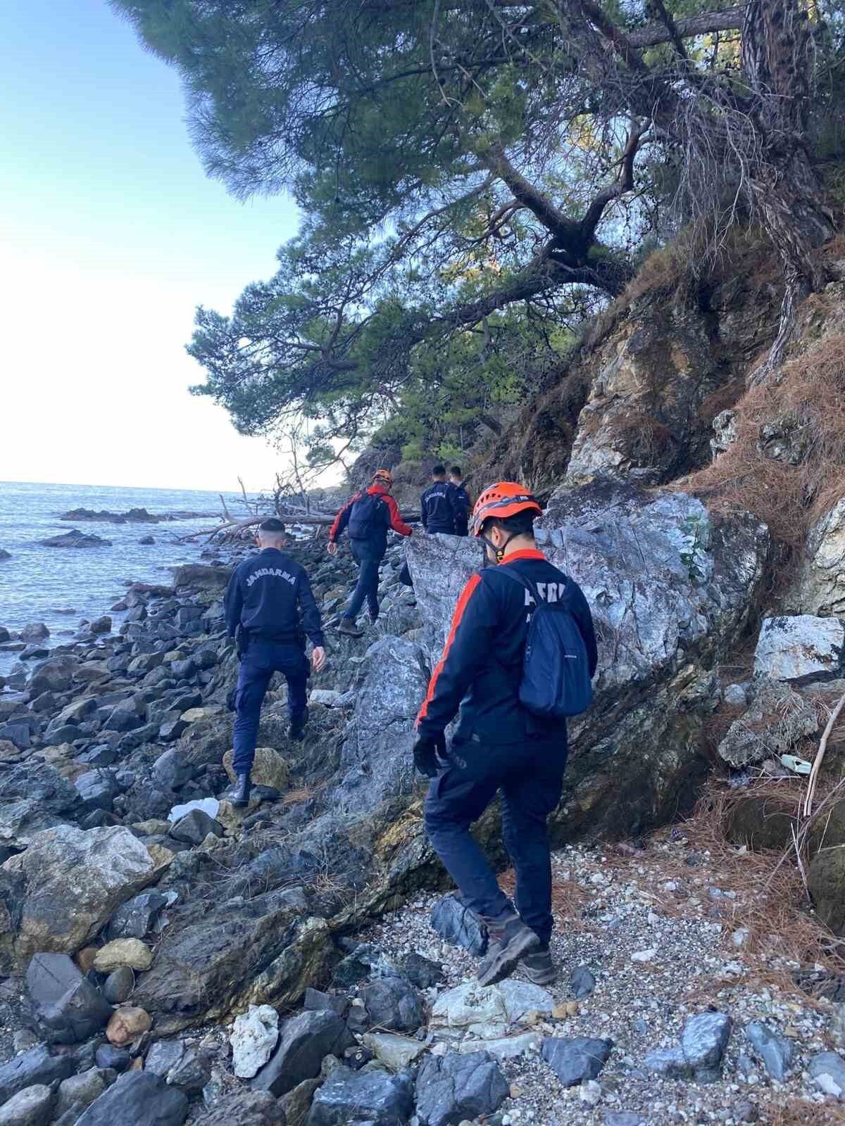 Kemer’de Dağlık Alanda Mahsur Kalan Yürüyüşçü, AFAD ve Jandarma Tarafından Kurtarıldı