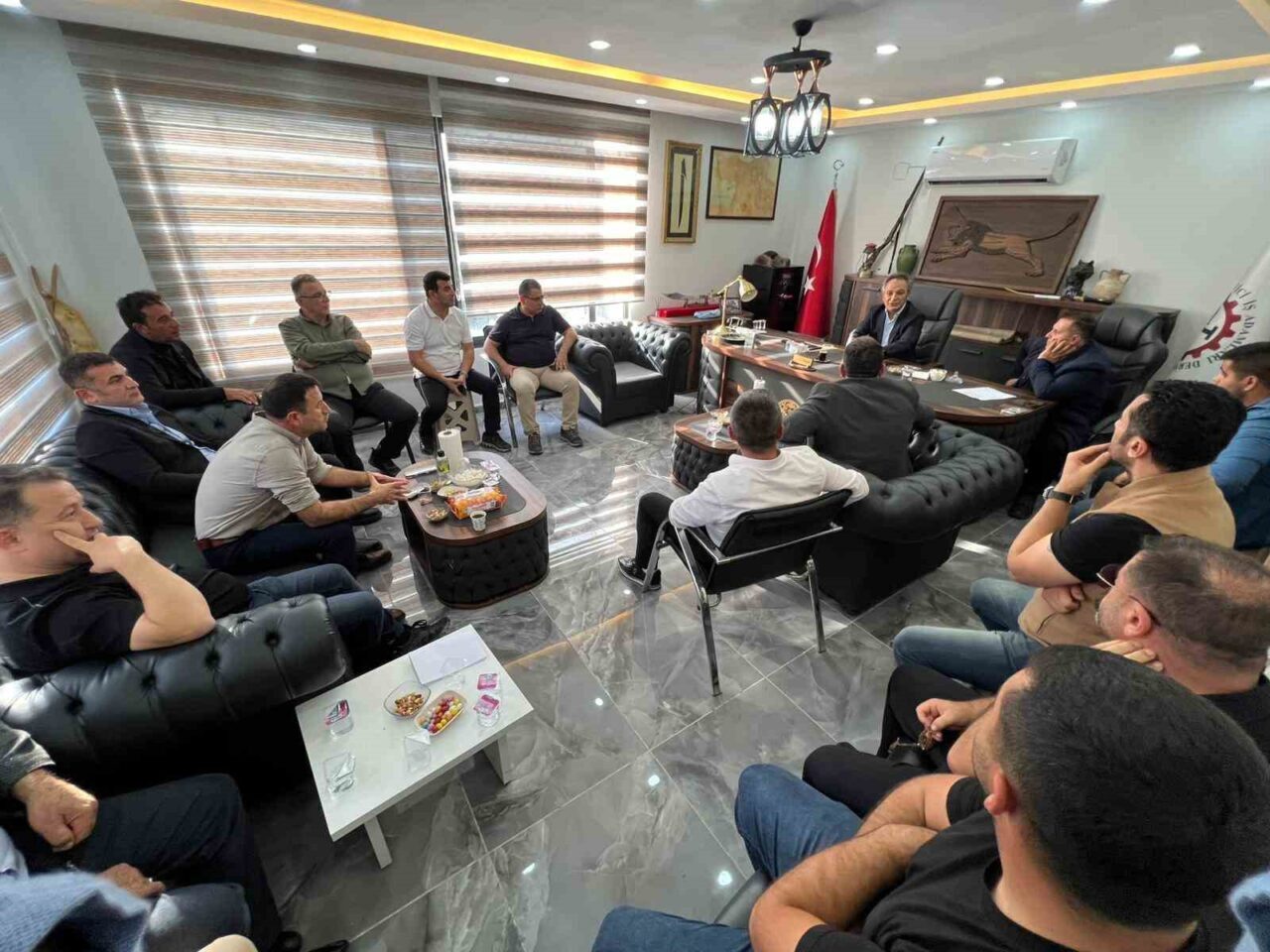 Mustafa Karslıoğlu, Osmaniye ziyareti sırasında kentsel dönüşüm ve inşaat sektöründeki sorunları masaya yatırdı