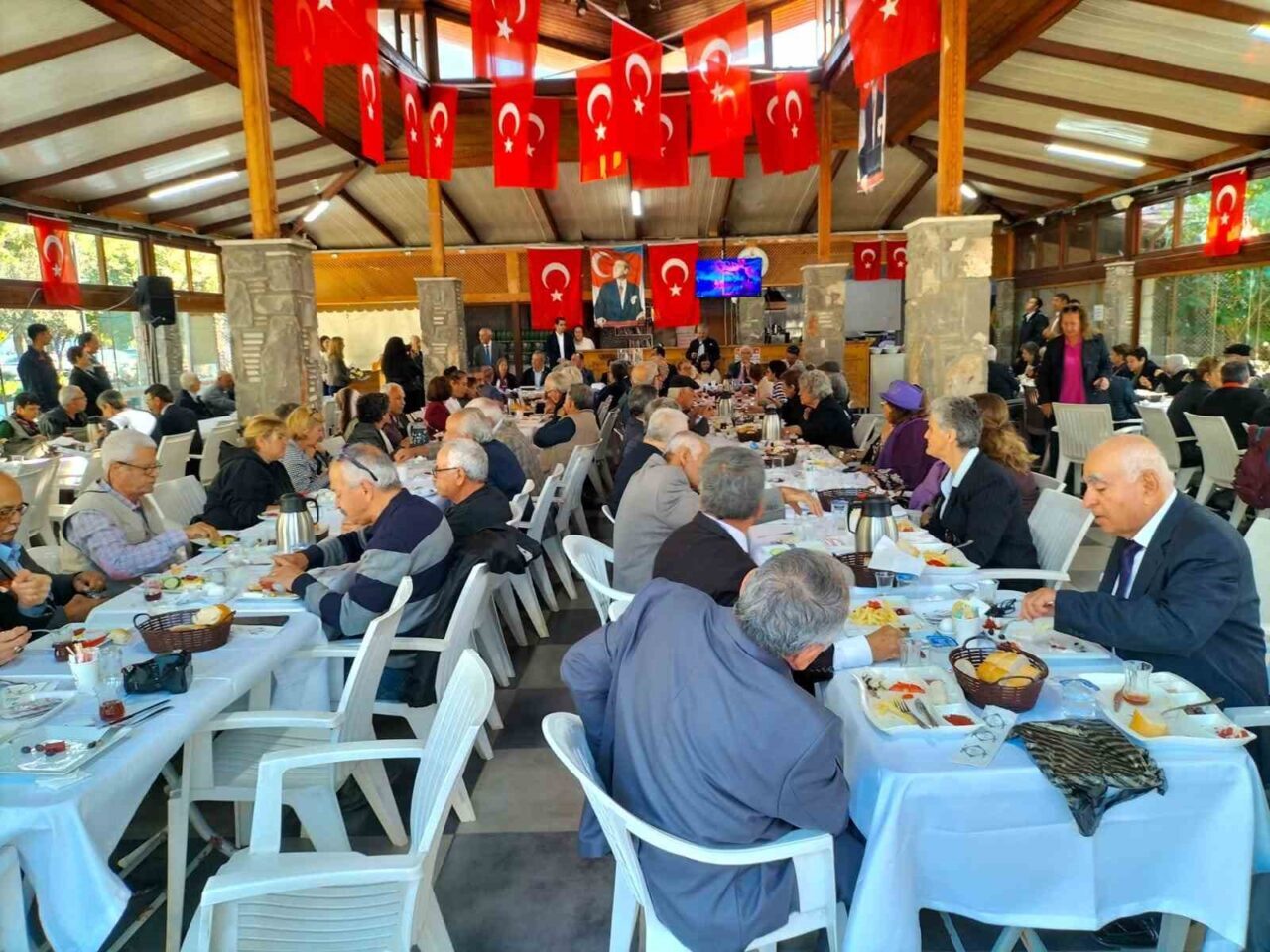 Muğla'nın Dalaman ilçesinde emekli öğretmenler için kahvaltı etkinliği düzenlendi. Saygı