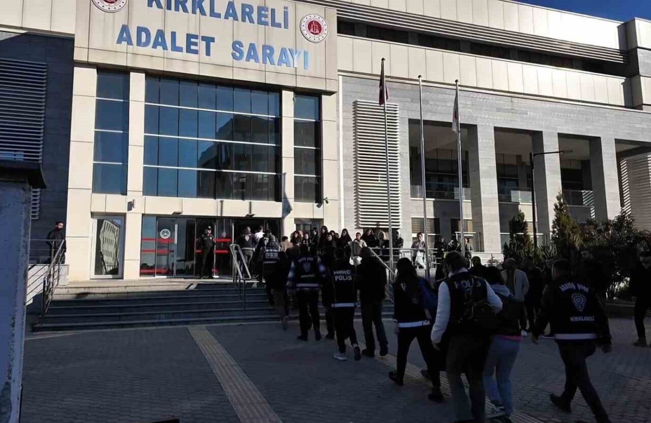 Kırklareli merkezli "Daltonlar" suç örgütüne yönelik operasyonda 18 kişi yakalandı.