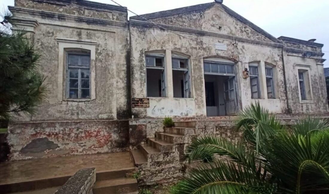 Muğla'nın Datça ilçesindeki uzun süre kullanılmayan Cumalı İlkokulu'nun restorasyon süreci