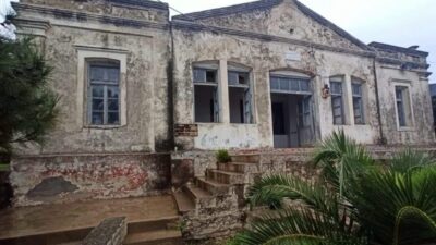 Muğla'nın Datça ilçesindeki uzun süre kullanılmayan Cumalı İlkokulu'nun restorasyon süreci