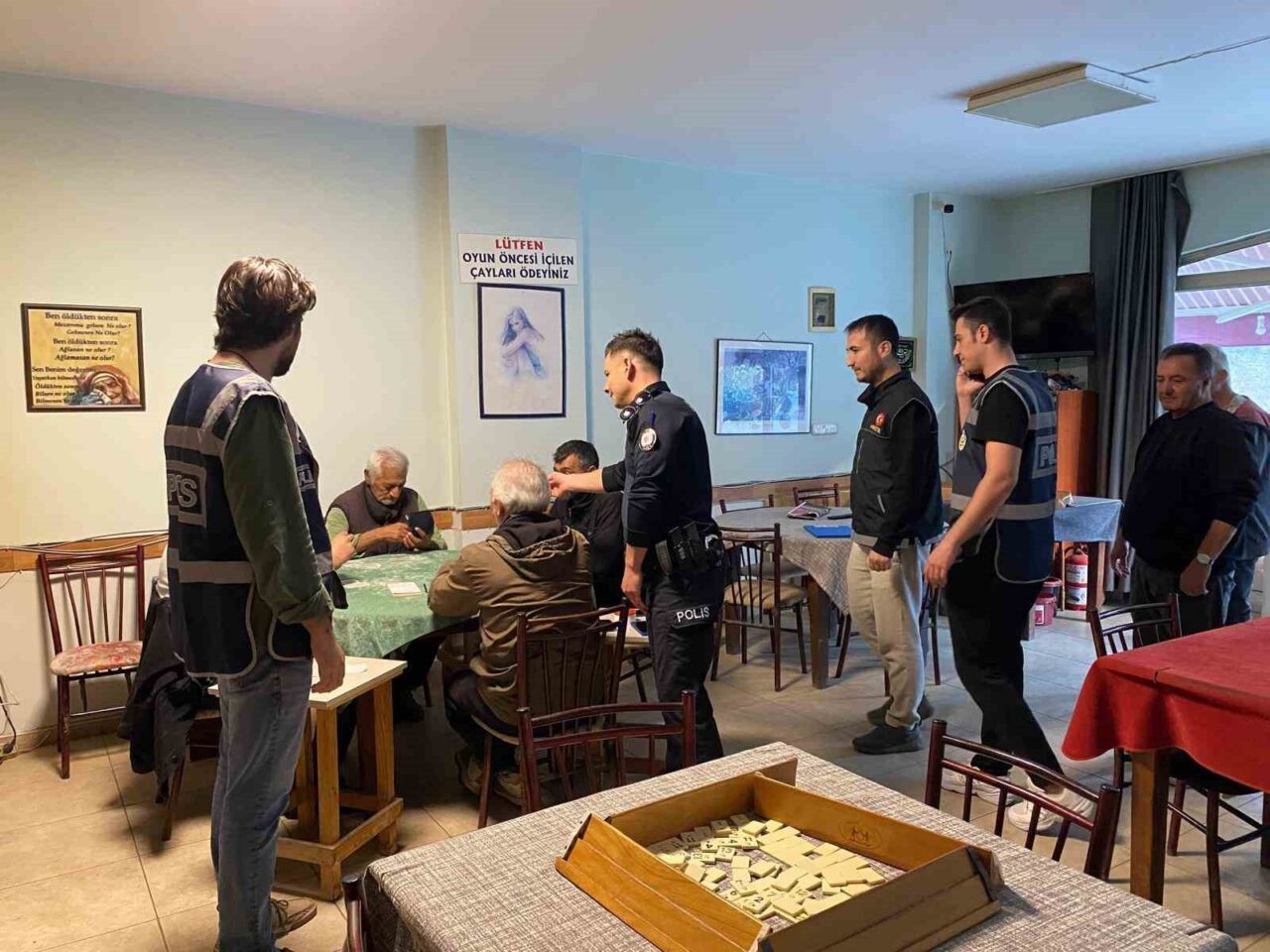 Muğla'nın Datça ilçesinde gerçekleştirilen denetimlerde 288 kişi ve 48 araç