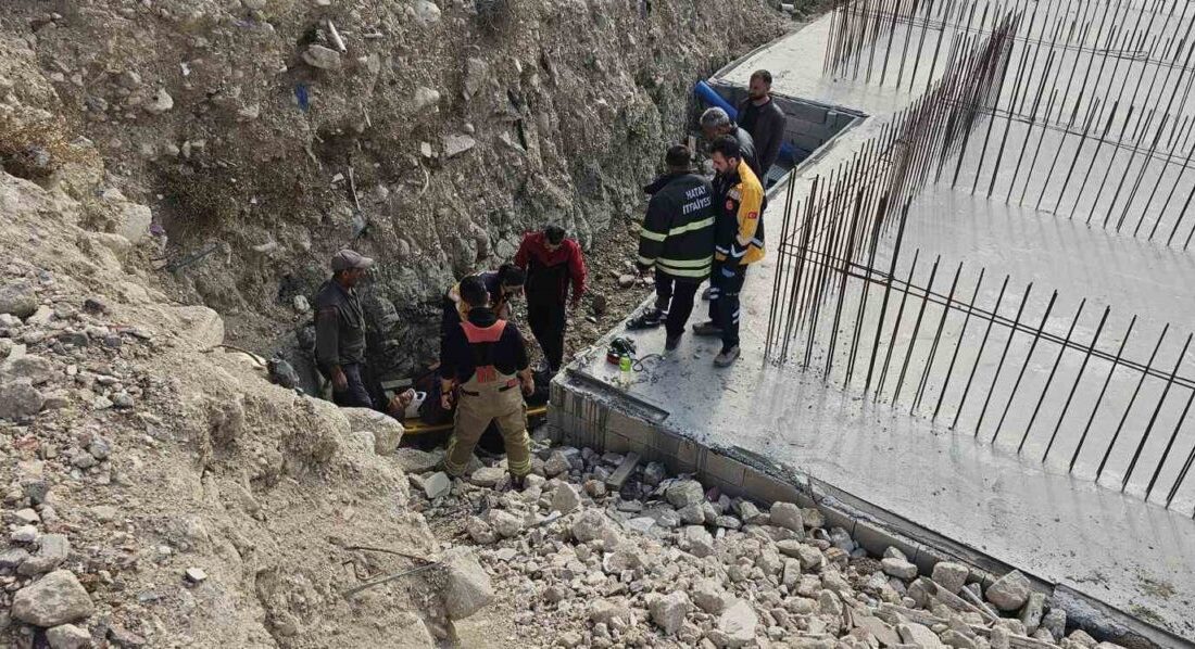 Hatay'ın Defne ilçesindeki bir inşaat alanına giren bir kişi, temelin