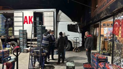 Zonguldak Toptancı Hali'nde, Zonguldak Defterdarlığı'na bağlı denetim ekipleri, sabaha karşı