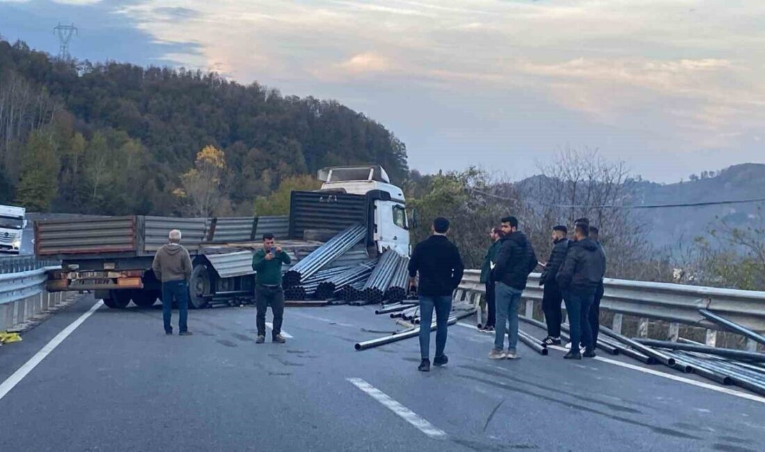 Zonguldak-Ereğli Karayolunda Tırın Bariyerlere Çarpması Sonucu Trafik Durma Noktasına Geldi Zonguldak-Ereğli karayolunda 67 LK 263 plakalı tır, sürücüsünün kontrolünü kaybetmesiyle
