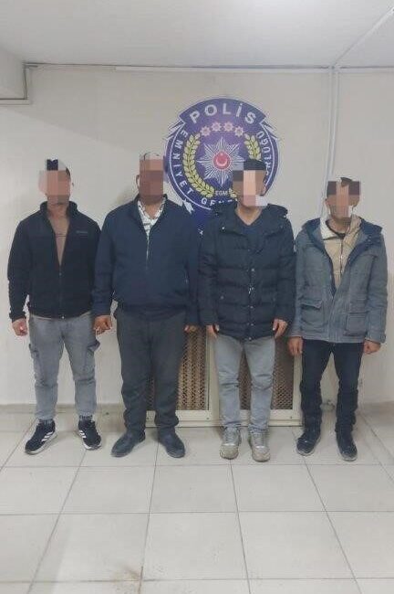 Kırklareli’nin Demirköy ilçesinde düzenlenen bir polis operasyonunda beş şüpheli ve